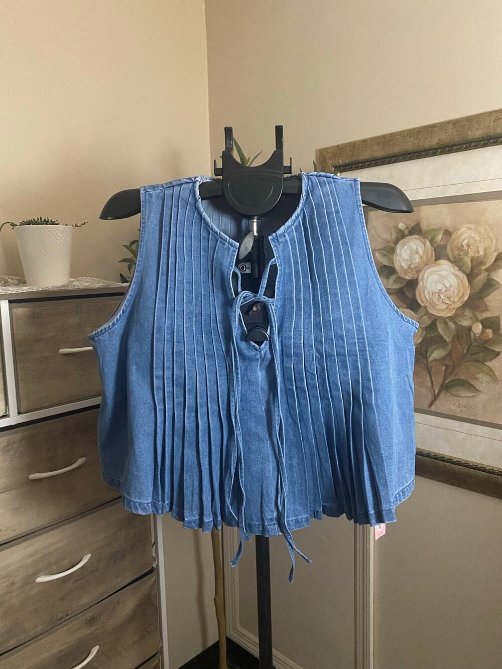 Poliro Women’s XL Blue Denim Pleated Tie Front Vest Boho Western NWT